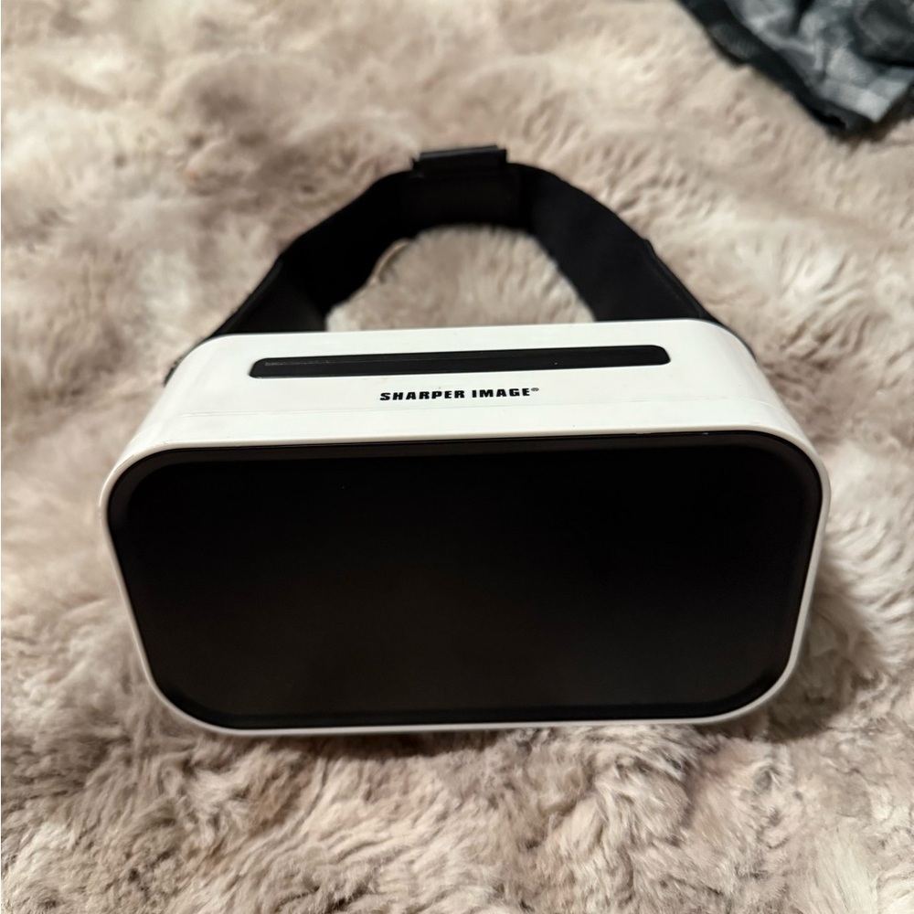 Black and White VR Headset - Picture 2 of 4
